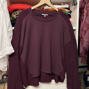 Long sleeve sweater/sweatshirt.